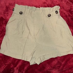 GREEN SHORTS WITH BUTTONS - zipper up from the side -with pockets